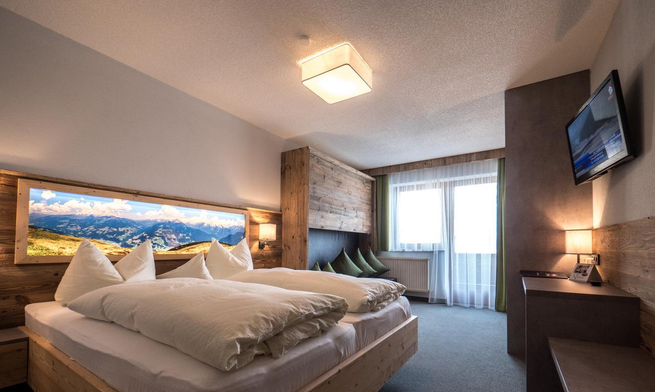 Hotel & Mit Fuegen